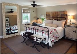 With a wrought iron bed, your bedroom immediately radiates a feeling of elegance and fashionable style to both you and your visitors. Wrought Iron Bed As A Stylish And Functional Interior Element Small Design Ideas