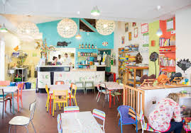 La Soupape Le Cafe Des Enfants Cafes Pour Enfants Nos Adresses Preferees Elle En 2020 Cafe Enfants Restaurant Enfant Des Gamins