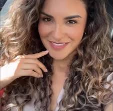 sus platillos calientes y fríos, todo está de primera .