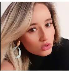 Paola Baron's Instagram, Twitter & Facebook