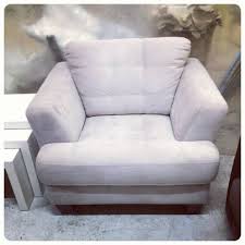 For Sale Single Chair New Price 28 Bd للبيع كرسي لشخص واحد لون بيج جديد السعر 28 Bd Tel 33770050 Love Seat Home Decor Couch