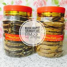 It is a popular snack made during festive season especially in singapore and malaysia. Kuih Kapit Rangup Dan Sedap Dengan Inti Coklat Dan Peanut Butter Blog Cik Matahariku