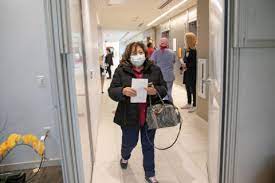 Keck Medicine Of Usc Vaccinates Elderly Family Members Of Hospital Staff