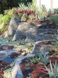 84 Ideen Fur Stutzmauer Im Garten Bauen Hangsicherung Und Blickfang Landschaftsdesign Ummauerter Garten Und Garten