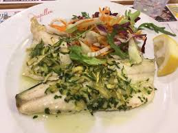 Il filetto di orata in crosta di zucchine e carote è un secondo piatto di pesce molto semplice, colorato e completo in quanto la crosta contiene già il contorno. Orata In Crosta Di Zucchine Picture Of Papillon Ascoli Piceno Tripadvisor