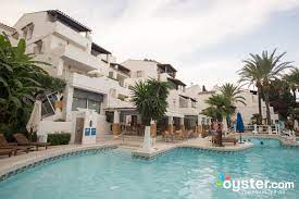 Il porto è uno dei porti più trafficati del mar mediterraneo, con un volume commerciale di oltre 428.623 teu e 642.529 passeggeri nel 2008. Puente Romano Marbella Review What To Really Expect If You Stay