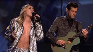 Miley cyrus returned to saturday night live as the musical guest for the sixth time this weekend. Miley Cyrus Risks A Nip Slip Snl Twitter Reacts