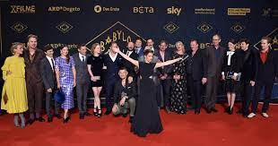 Jens harzer (*14 märz 1972 in wiesbaden) ist ein deutscher schauspieler. Wer Spielt Wen Babylon Berlin Ard Das Erste