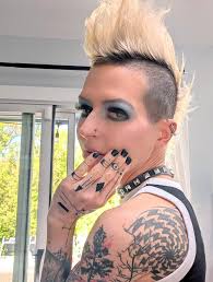 New post tour blues, new pierce ink. 🩶✨🩶✨🩶✨🩶✨🩶✨🩶✨🩶 #tattoo #piercing  #souvenir