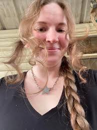 Happy full moon y'all! I'm manifesting unties to tire of people that hurt  me. My life, my bow.