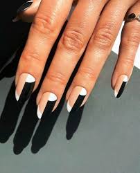 No importa que tanto lo intentes y el número de manicures que. Unas Negras 2021 Los Disenos Y Combinaciones Mas Bonitas