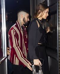 Zayn malik tries to protect girlfriend gigi hadid as they are swarmed by fans and paparazzi in new york city on friday (march 25). Twitter Diss Gigi Hadid Verteidigt Freund Zayn Malik Promiflash De
