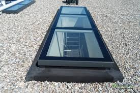 Gerade Erst Eingebaut Und Schon Erstrahlt Das Dach In Einem Modernen Look Dank Unseres Skyvision Linear Tageslichtsystems Bestehend A Oberlicht Glasdach Dach