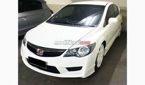 The signature colour scheme is championship white, but the civic's also offered in pearlescent crystal black, metallic polished metal, metallic brilliant sporty blue and milano red. 2007 Honda Civic Type R Fd2r Championship White 2007