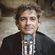 Aula de contrabaixo em Belo Horizonte