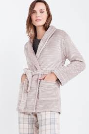 Womensecret Robe De Chambre Polaire Avec Texture A Rayures Rose Outfits Invierno Fashion Clothes