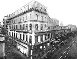 La Esquina de Toyo, en la Calzada de Jesús del Monte, donde nace el ramal  que es la Calzada de Luyanó, se hizo célebre por el bodegón, la panadería y  la dulcería,