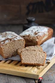 Emmer Sauerteig Brot Mit Joghurt Im Trend Madam Rote Rube Die Landkuche Rezept Brot Selber Backen Rezept Brot Backen Sauerteig Brot Backen