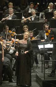 She has been successful in coloratura soprano roles. Diana Damrau In Gala Konzert Mit Der Musik Von Giacomo Meyerbeer In Berlin Opernfan De