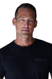 Mark Moss's Instagram, Twitter & Facebook