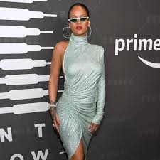 Badgalriri Killin It In Swarovski At Her Savage X Fenty Show Red Carpet At Nyfw Swarovski Rihanna Badgalri Fashion Celebrity Trends Nyc Fashion