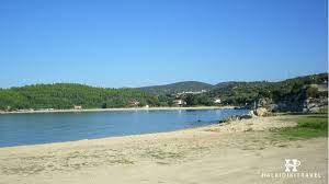 Η τορώνη είναι ένας οικισμός που βρίσκεται στο νοτιοδυτικό άκρο της χερσονήσου της σιθωνίας, σε απόσταση 20 χλμ από την νέο μαρμαρά και 130χλμ από το αερόδρομιο της θεσσαλονίκης. Torwnh Xalkidikhs Halkidikitravel Com