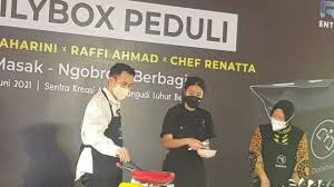 Check spelling or type a new query. Aksi Mensos Risma Masak Bareng Raffi Ahmad Dan Chef Renatta Motivasi Para Penerima Manfaat Di Bekasi Era Id