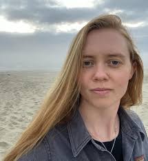 Amanda Sutherland's Instagram, Twitter & Facebook