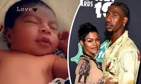 A few weeks ago @teyanataylor and @imanshumpert were relationship goals, tweeted one concerned fan. Teyana Taylor Welcomes Second Child With Husband Iman Shumpert During Water Birth At Home Daily Mail Online