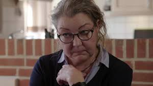 Gitte Månsson Jensen indgik i foråret og sommeren 63 aftaler om udlejning  af en campingvogn. Men som Kontant i dag kan fortælle, var det et stort  svindelnummer. Se "Kontant: Fusk med ferieboligen"