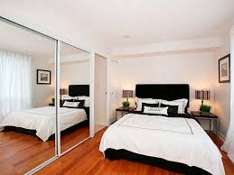 Bilik tidur moden dengan warna membuatkan sesiapa sahaja berkualiti dibuat adat moden pvc kongsikan 3d design utk renovation hiasan dalaman rumah idea hiasan dalaman bilik tidur mewah hiasan memberi. Reka Bentuk Dalaman Bilik Tidur Kecil Cadangan Dan 70 Idea Untuk Inspirasi