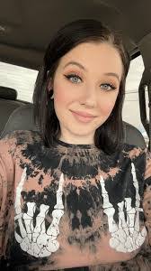 Savannah Dewitt's Instagram, Twitter & Facebook