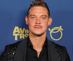 Viktor Brand doorbreekt geld-taboe in SBS-programma Hoeveel Ben Je Waard?