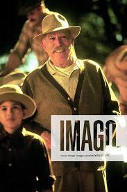 Anthony Quinn Characters: Don Pedro Aragon Film: A Walk In The Clouds  (1995) Director: Alfonso Arau