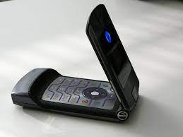 It has the antenna, right? Motorola Razr Wikipedia