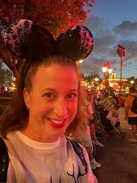 Am i being unrealistic, trying to find accommodation onsite or offsite (but  must be very close to wdw) that either gives you buffet breakfast or which  has a mini fridge(not cooler)? Im