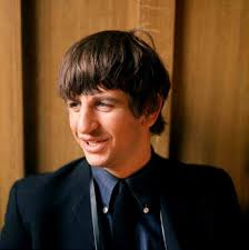 Ringo with his parents outside 10 Admirals Grove early 60s (socks with  sandals 😲😲). If you look carefully you can still see the distinctive scar 