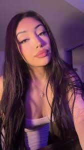 Melody Calvert's Instagram, Twitter & Facebook