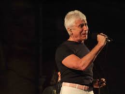 L'altro se ne andrà ora che stò pensando al mio domani son bagnate le mie mani sono lacrime d'amore nel più bel sogno ci sei solamente tu sei come un ombra che non tornerà mai più questa canzone. Don Backy Il Poeta Della Melodia Per La Seconda Serata Delle Cantarioniadi Richiama Gran Pubblico