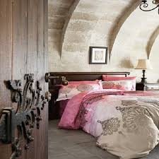 Sira Disi Tasarimiyla Evine Siklik Katarken Yuksek Performansiyla Kulaklarinin Pasini Silsi Bedroom Interior Interior Design Bedroom Interior Design