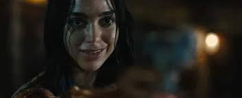 Ok so we have Melissa Barrera as Sam Carpenter. She shares the last name  Carpenter with Tara but really she is a Loomis. Not realizing her name is  Sam Loomis, like Dr.