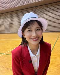 「ええ!!!ビックリ」「紐引っ張りたい」〝紐ビキニ〟で体育座り…元 ...