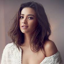 Shay Mitchell Short Hair Google Search Shay Mitchell Hair Short Hair Styles Shay Mitchell