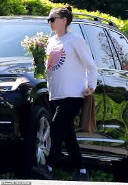 Reddit gives you the best of the internet in one place. Rooney Mara Takes Flowers To Visit Older Sister Kate For Her Very First Mother S Day Daily Mail Online