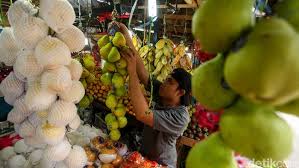 Maybe you would like to learn more about one of these? Laris Manis Buah Lokal Ditengah Tingginya Harga Buah Impor