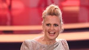 „ich könnte alles andere weglassen, aber ich möchte mein ganzes leben lang nur brot, kartoffeln, pommes frites und chips essen, verrät die genießerin. Barbara Schoneberger Moderatorin Befummelt Er Darf Ihr In Die Hose News De
