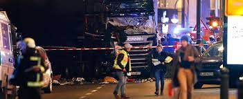 Due kamikaze si sono fatti esplodere ferendo almeno 14 persone. Attentato A Berlino Tir Travolge La Folla Nel Mercato Di Natale 12 Morti 48 Feriti A Bordo Erano In Due Uno Ucciso L Altro Arrestato La Repubblica