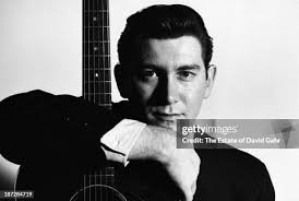 Folk singer Logan Englsih performs in August, 1960 in Greenwich... News  Photo