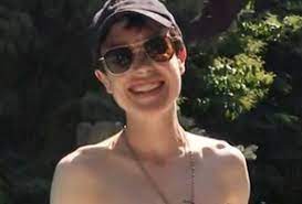 Elliot page has shared a photo of a milestone moment since revealing details of his life changing surgery. With Ripped Abs Elliot Page Shares Shirtless Poolside Photo New York Daily News