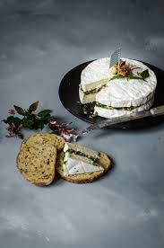 Coulommiers Farci Aux Noisettes Recette Brie Recettes De Cuisine Plateau De Fromage